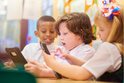 3 students working together